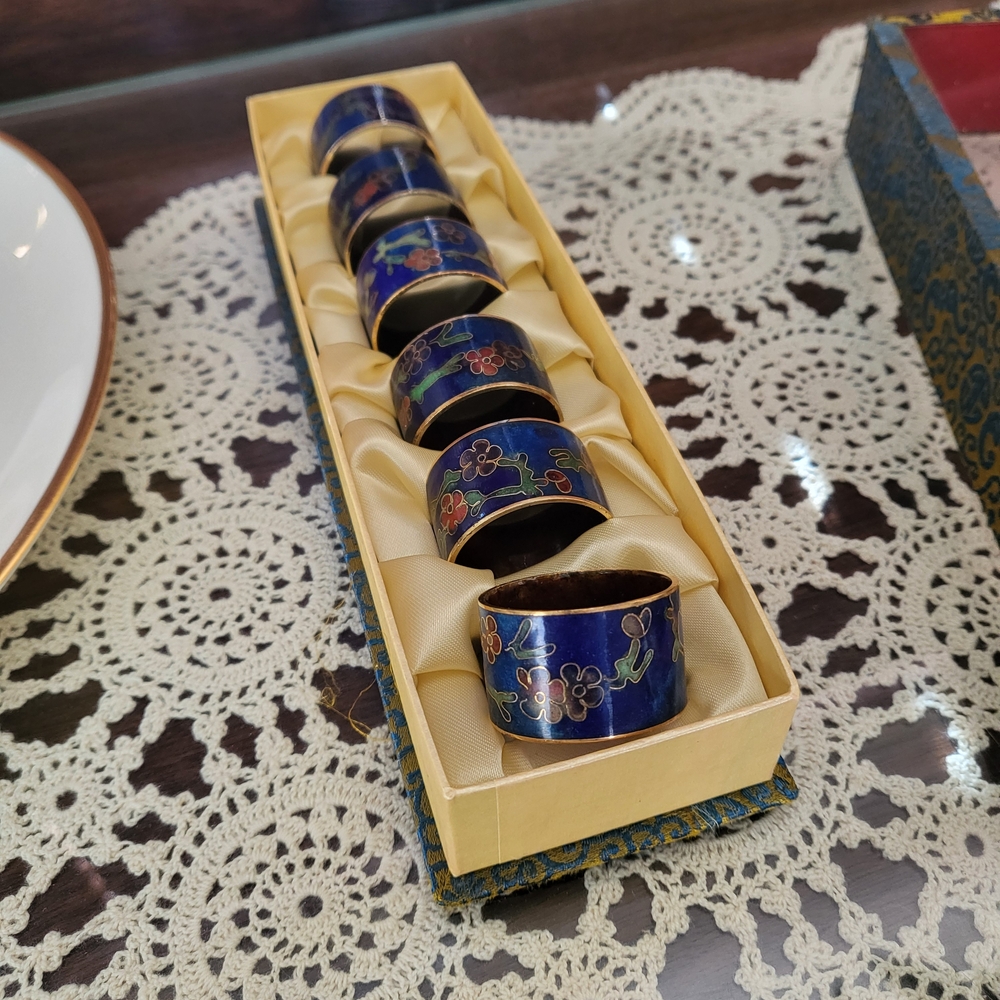 Elegant Blue Floral Napkin Rings